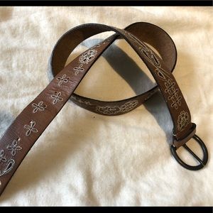 **2 for 40$** 
Embroidered fossil belt